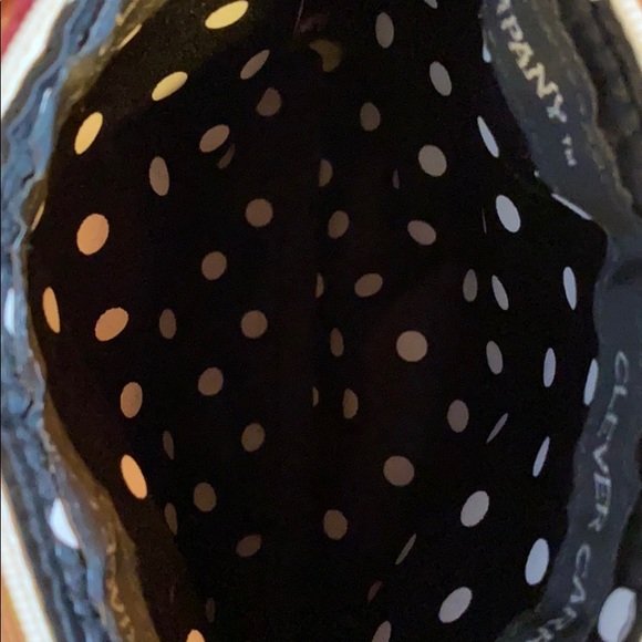 Clever Carriage Makeup 💄 Bag - Picture 4 of 9